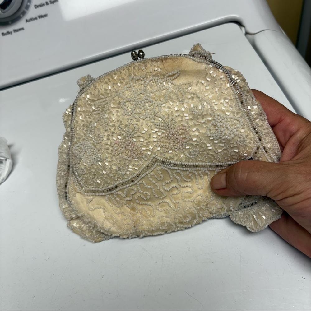 Elegant Cream Beaded Women's Bag - Picture 2 of 7